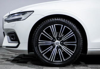 Подержанный автомобиль Volvo S60 2020 года (15 фото)