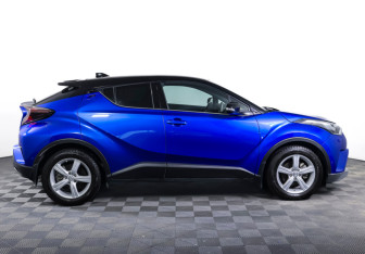 Подержанный автомобиль Toyota C-HR 2018 года (4 фото)