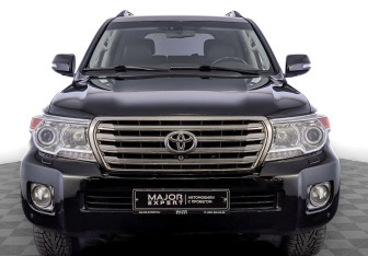 Подержанный автомобиль Toyota Land Cruiser Suv 2013 года (2 фото)