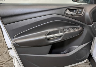 Подержанный автомобиль Ford Kuga 2017 года (20 фото)