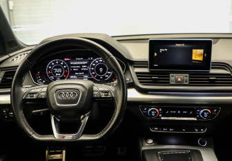 Подержанный автомобиль Audi Q5 2017 года (8 фото)
