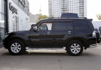 Подержанный автомобиль Mitsubishi Pajero 2014 года (8 фото)