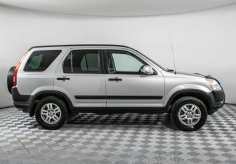 Подержанный автомобиль Honda CR-V 2004 года (4 фото)