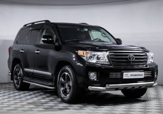 Подержанный автомобиль Toyota Land Cruiser Suv 2014 года (3 фото)