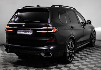 Подержанный автомобиль BMW X7 2023 года (5 фото)