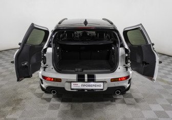 Подержанный автомобиль MINI Clubman Wagon 2019 года (17 фото)