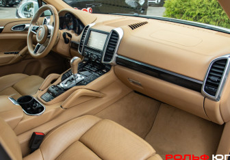 Подержанный автомобиль Porsche Cayenne 2015 года (7 фото)