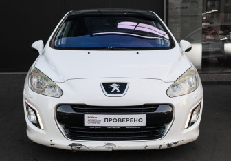 Подержанный автомобиль Peugeot 308 Hatchback 2011 года (2 фото)