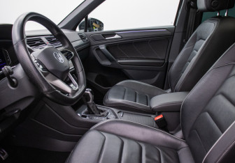 Подержанный автомобиль Volkswagen Tiguan 2021 года (10 фото)