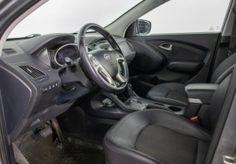 Подержанный автомобиль Hyundai ix35 2011 года (10 фото)
