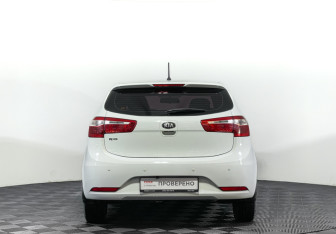 Подержанный автомобиль Kia Rio Hatchback 2013 года (6 фото)