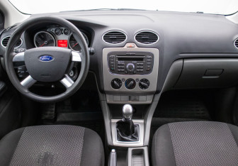 Подержанный автомобиль Ford Focus Hatchback 2010 года (13 фото)