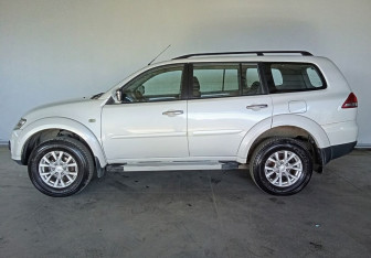 Подержанный автомобиль Mitsubishi Pajero Sport 2014 года (7 фото)