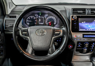 Подержанный автомобиль Toyota Land Cruiser Prado 2019 года (21 фото)