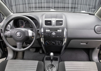 Подержанный автомобиль Suzuki SX4 Hatchback 2014 года (14 фото)