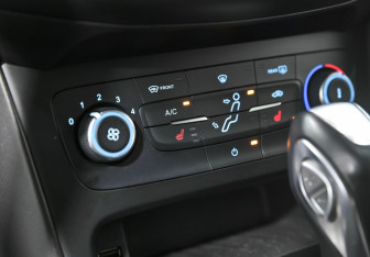 Подержанный автомобиль Ford Focus Hatchback 2018 года (8 фото)