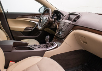 Подержанный автомобиль Opel Insignia Wagon 2011 года (9 фото)