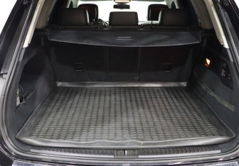 Подержанный автомобиль Volkswagen Touareg 2013 года (24 фото)