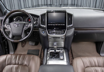 Подержанный автомобиль Toyota Land Cruiser Suv 2020 года (14 фото)