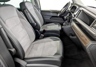 Подержанный автомобиль Volkswagen Multivan 2020 года (24 фото)