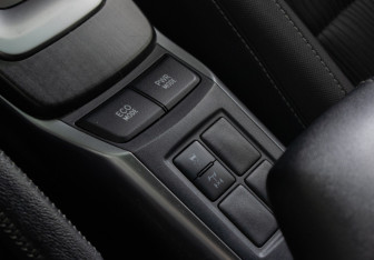 Подержанный автомобиль Toyota Fortuner 2021 года (14 фото)