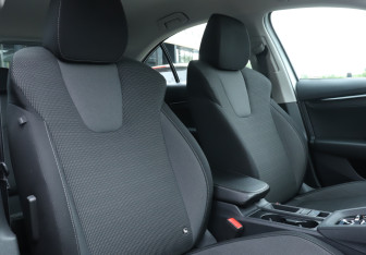 Подержанный автомобиль Skoda Octavia Liftback 2021 года (14 фото)