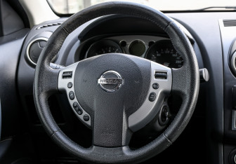 Подержанный автомобиль Nissan Qashqai 2008 года (17 фото)