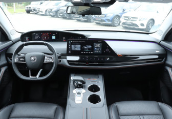 Подержанный автомобиль Changan UNI-K 2024 года (12 фото)