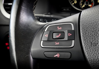 Подержанный автомобиль Volkswagen Tiguan 2016 года (27 фото)