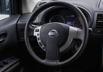 Подержанный автомобиль Nissan X-Trail 2012 года (15 фото)