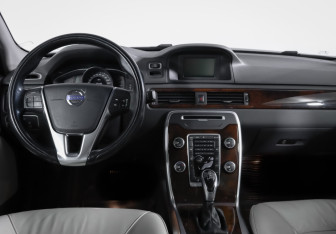 Подержанный автомобиль Volvo S80 2014 года (12 фото)