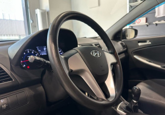 Подержанный автомобиль Hyundai Solaris Sedan 2012 года (12 фото)
