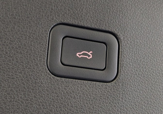 Подержанный автомобиль Hongqi HS5 2022 года (26 фото)