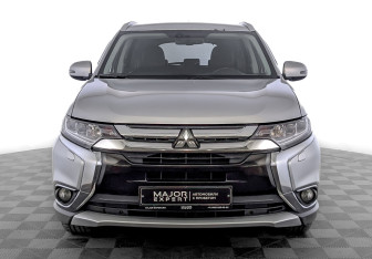 Подержанный автомобиль Mitsubishi Outlander 2016 года (2 фото)
