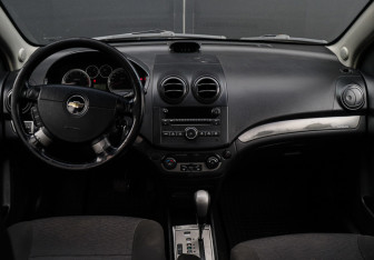 Подержанный автомобиль Chevrolet Aveo Sedan 2007 года (8 фото)