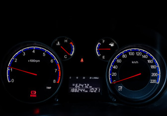 Подержанный автомобиль Suzuki SX4 Sedan 2010 года (11 фото)