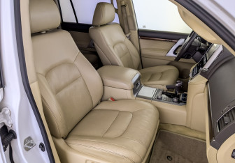 Подержанный автомобиль Toyota Land Cruiser Suv 2016 года (24 фото)