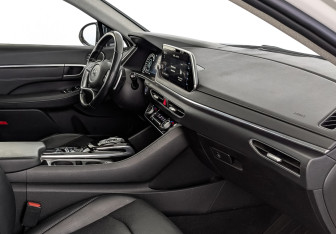 Подержанный автомобиль Hyundai Sonata 2022 года (13 фото)