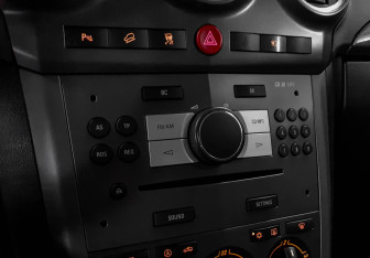 Подержанный автомобиль Opel Antara 2010 года (16 фото)