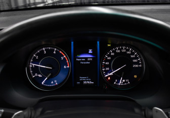 Подержанный автомобиль Toyota Fortuner 2022 года (13 фото)