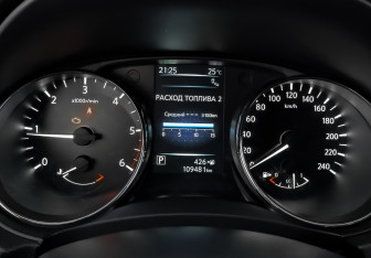 Подержанный автомобиль Nissan Qashqai 2014 года (16 фото)
