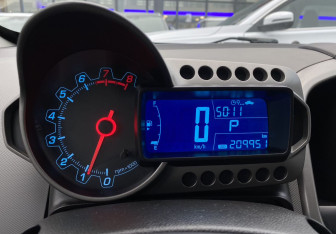 Подержанный автомобиль Chevrolet Aveo Hatchback 2014 года (20 фото)