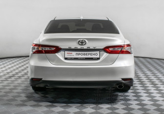 Подержанный автомобиль Toyota Camry Sedan 2019 года (6 фото)