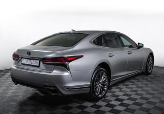Подержанный автомобиль Lexus LS 2018 года (5 фото)