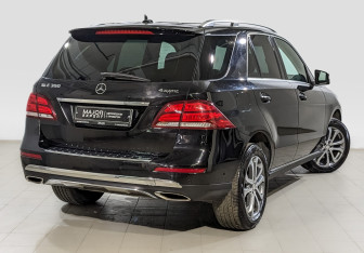 Подержанный автомобиль Mercedes-Benz GLE 2016 года (5 фото)