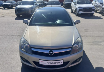 Подержанный автомобиль Opel Astra Hatchback 2010 года (2 фото)