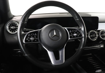 Подержанный автомобиль Mercedes-Benz GLB 2021 года (18 фото)