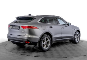 Подержанный автомобиль Jaguar F-Pace 2020 года (5 фото)