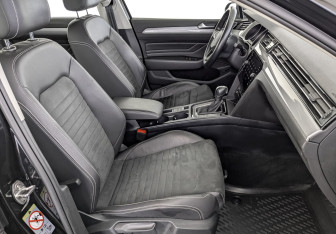 Подержанный автомобиль Volkswagen Passat Sedan 2021 года (24 фото)