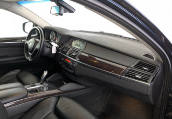 Подержанный автомобиль BMW X6 2013 года (11 фото)